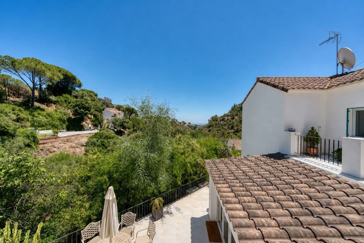 5 bedroom Villa for sale in El Madronal with pool garage - € 2,995,000 (Ref: 9969084)