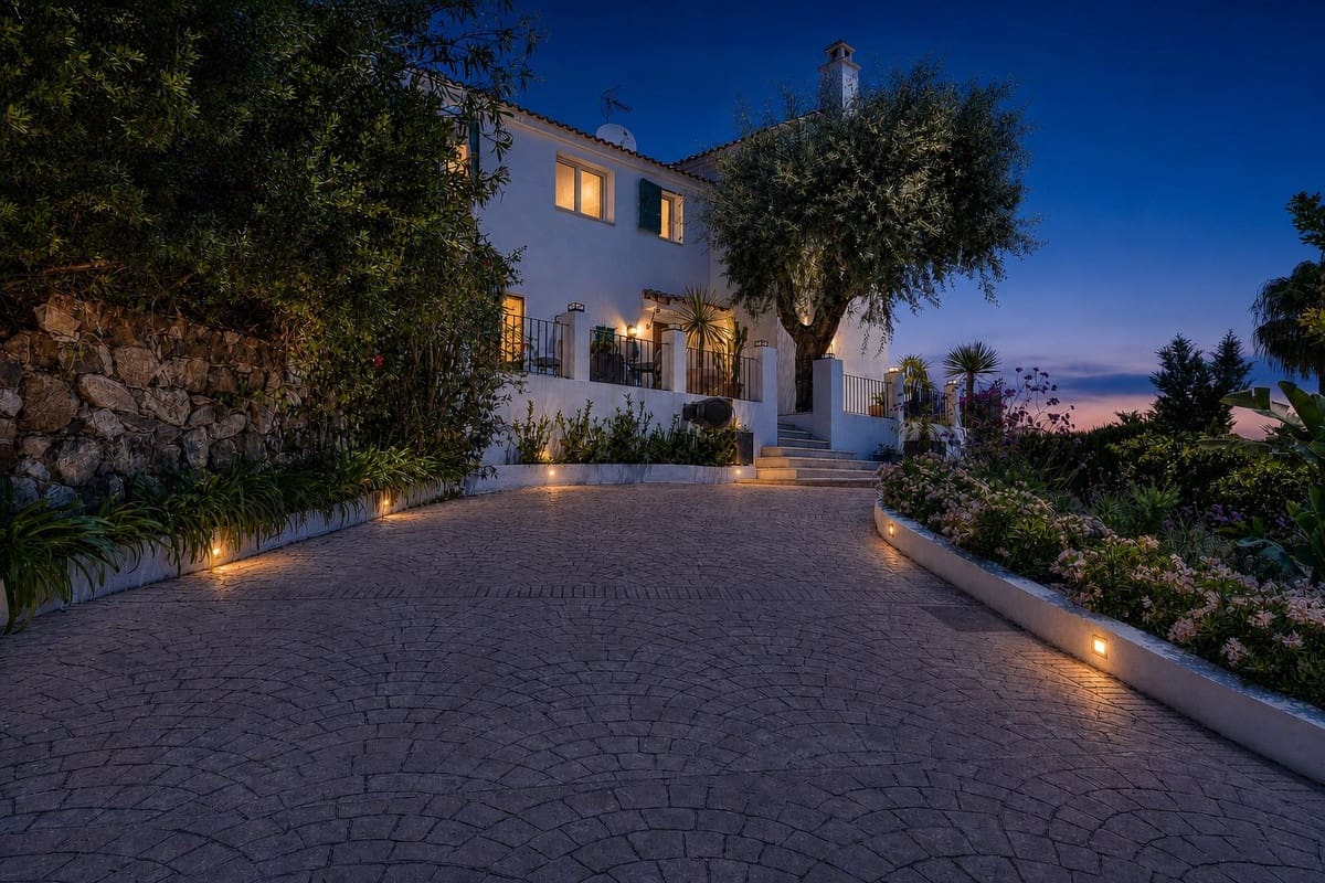 5 bedroom Villa for sale in El Madronal with pool garage - € 2,995,000 (Ref: 9969084)