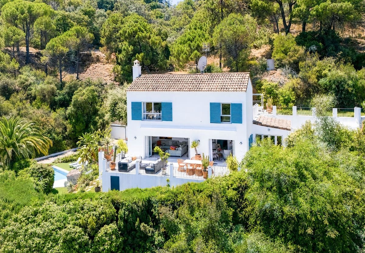 5 bedroom Villa for sale in El Madronal with pool garage - € 2,995,000 (Ref: 9969084)