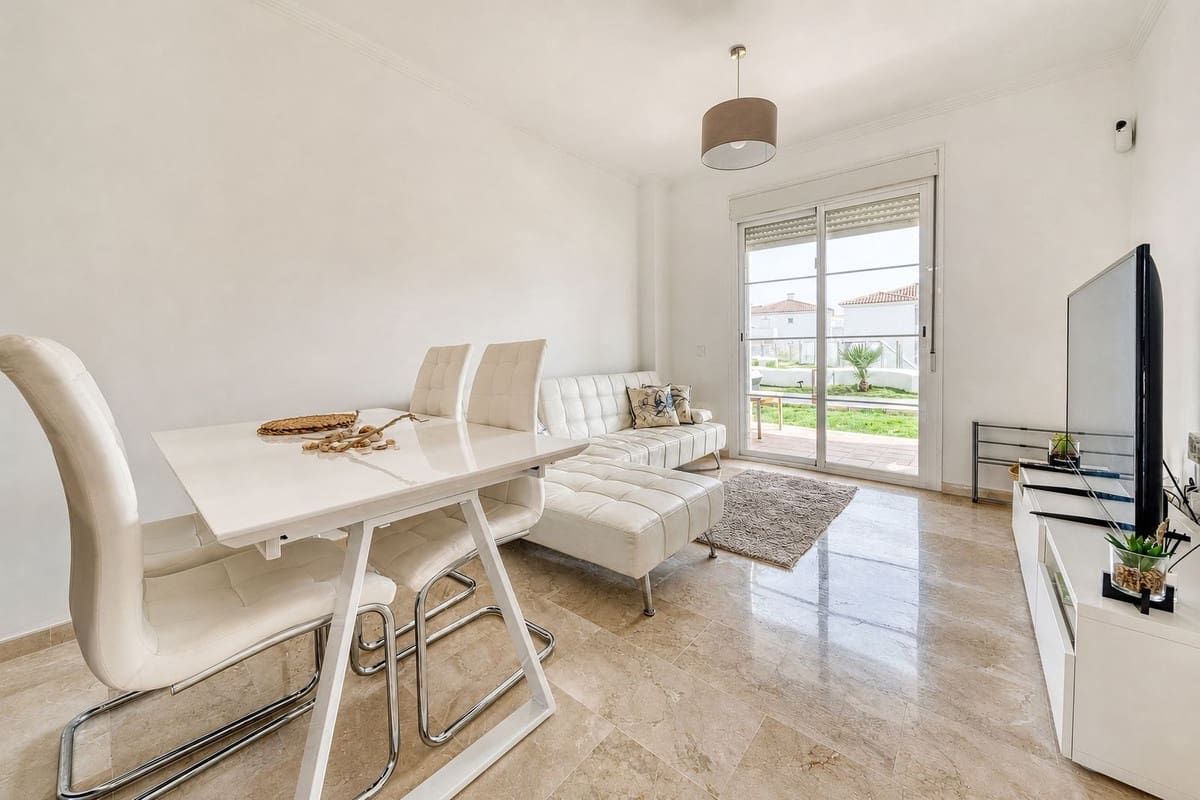 2 bedroom Apartment for sale in La Duquesa / Puerto de la Duquesa with pool garage - € 230,000 (Ref: 9981513)