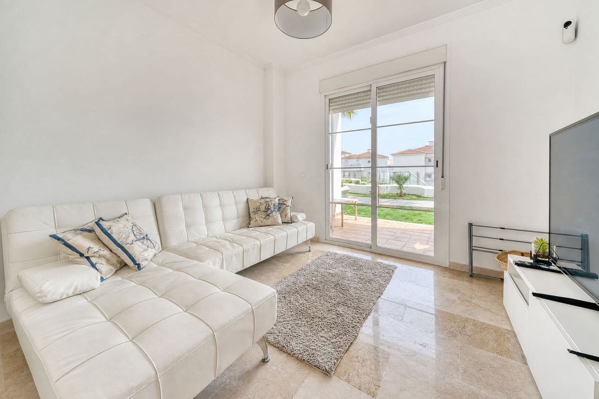 2 bedroom Apartment for sale in La Duquesa / Puerto de la Duquesa with pool garage - € 230,000 (Ref: 9981513)