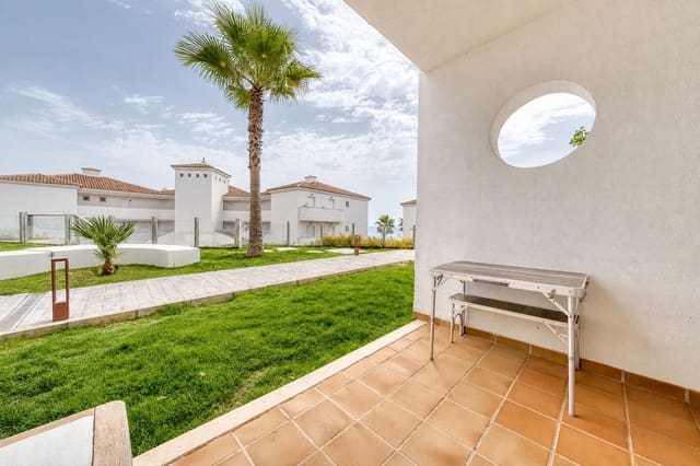Apartamento de 2 habitaciones en La Duquesa / Puerto de la Duquesa, Manilva en venta con piscina garaje - 230.000 € (Ref: 9981513)