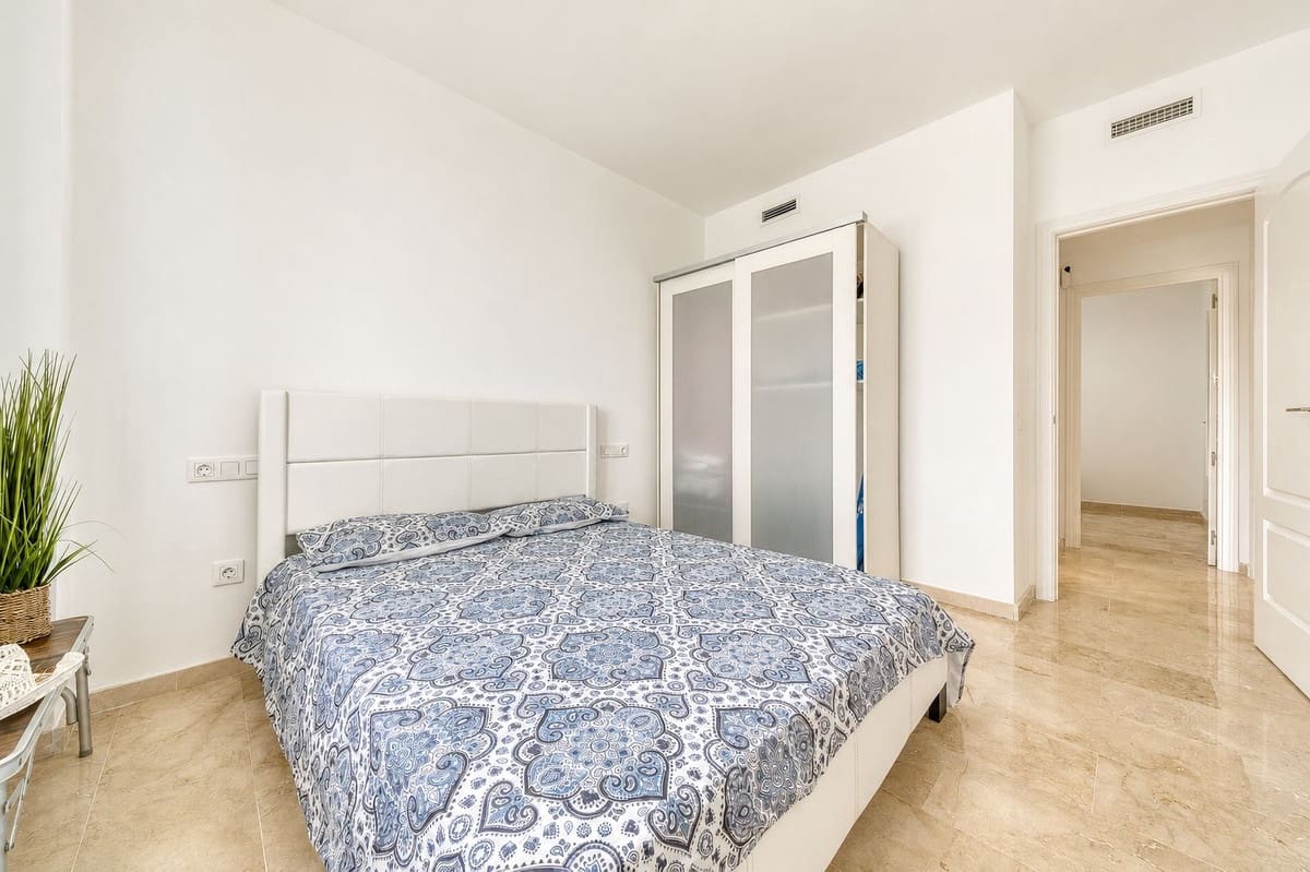 2 bedroom Apartment for sale in La Duquesa / Puerto de la Duquesa with pool garage - € 230,000 (Ref: 9981513)