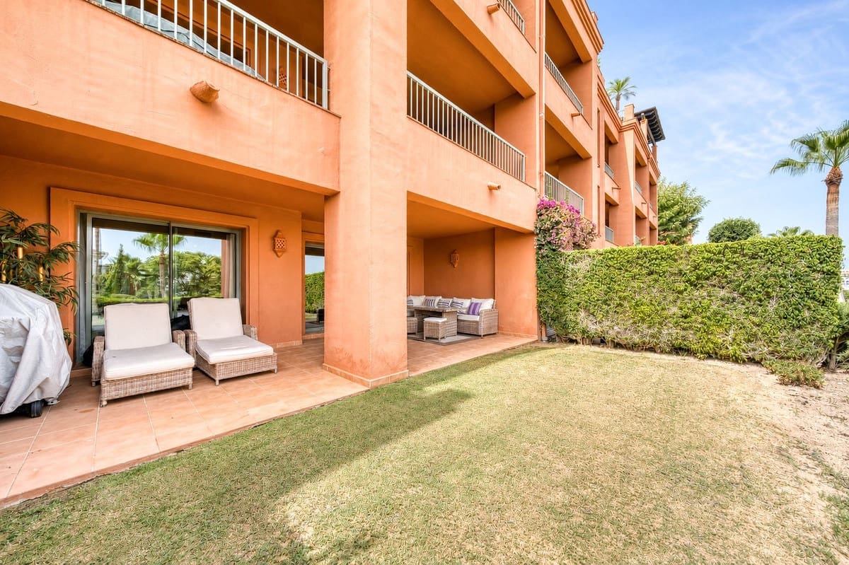 2 slaapkamer Appartement te koop in Los Flamingos met zwembad garage - € 599.000 (Ref: 9985846)