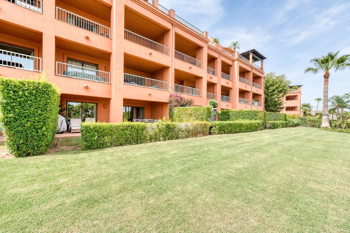 2 slaapkamer Appartement te koop in Los Flamingos met zwembad garage - € 599.000 (Ref: 9985846)