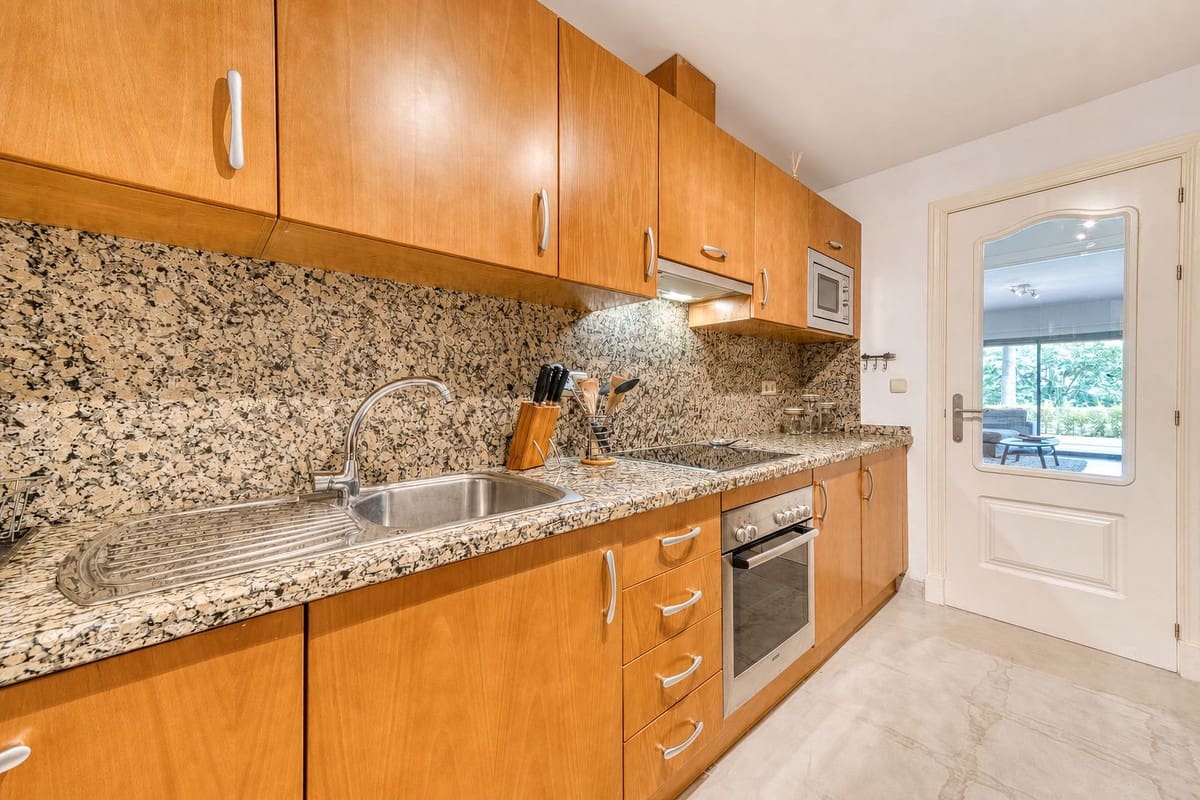 2 slaapkamer Appartement te koop in Los Flamingos met zwembad garage - € 599.000 (Ref: 9985846)