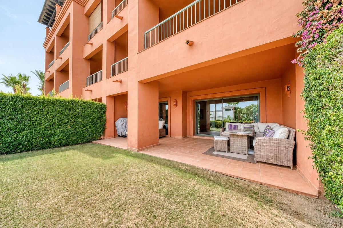 2 slaapkamer Appartement te koop in Los Flamingos met zwembad garage - € 599.000 (Ref: 9985846)