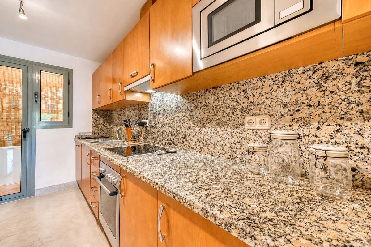 2 slaapkamer Appartement te koop in Los Flamingos met zwembad garage - € 599.000 (Ref: 9985846)