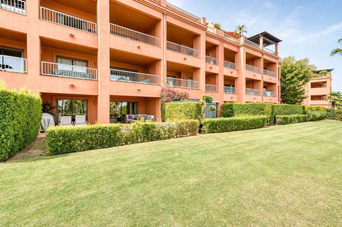 2 slaapkamer Appartement te koop in Los Flamingos met zwembad garage - € 599.000 (Ref: 9985846)