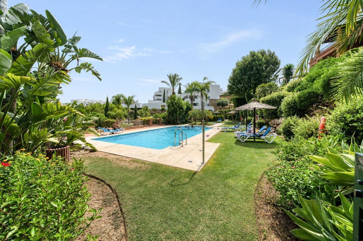 2 slaapkamer Appartement te koop in Los Flamingos met zwembad garage - € 599.000 (Ref: 9985846)