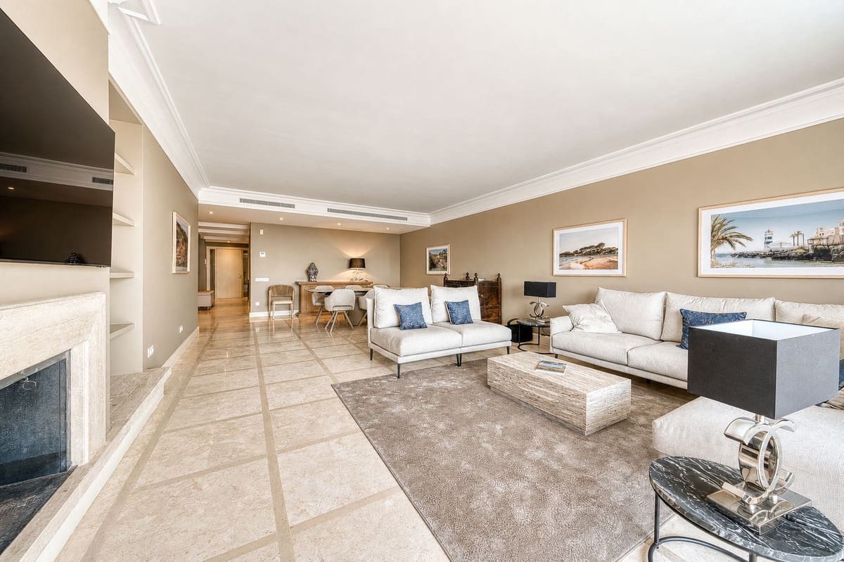 2 sovrum Lägenhet till salu i Estepona med pool garage - 2 485 000 € (Ref: 9985913)