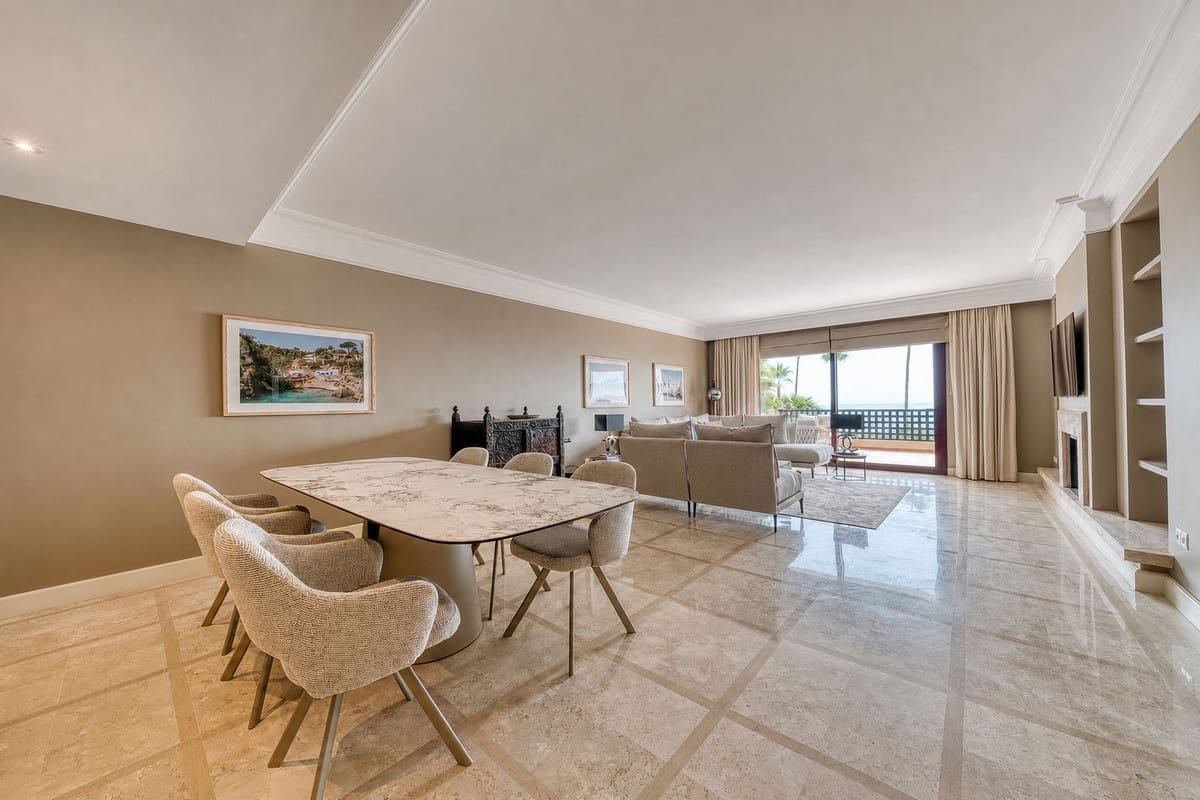 2 sovrum Lägenhet till salu i Estepona med pool garage - 2 485 000 € (Ref: 9985913)