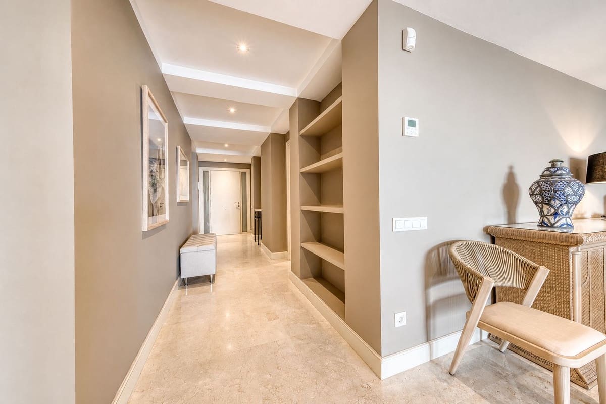 2 sovrum Lägenhet till salu i Estepona med pool garage - 2 485 000 € (Ref: 9985913)