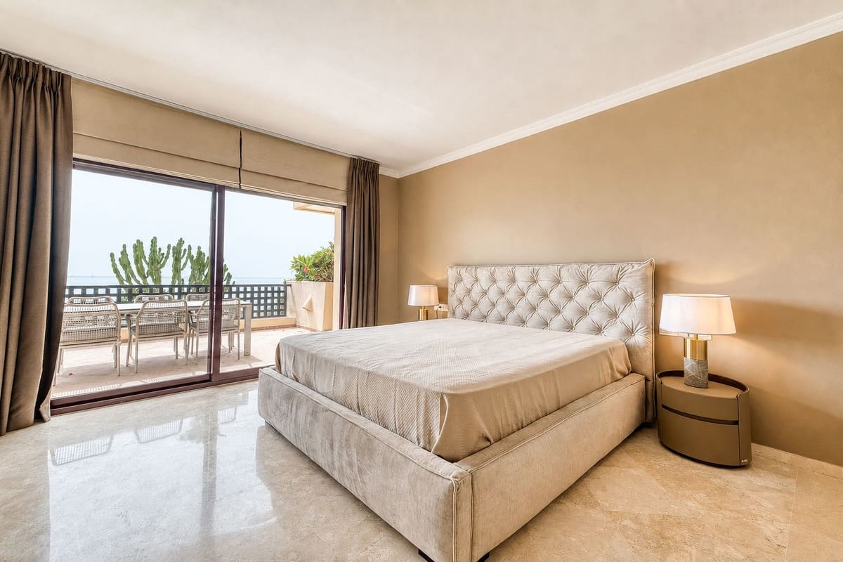 2 sovrum Lägenhet till salu i Estepona med pool garage - 2 485 000 € (Ref: 9985913)