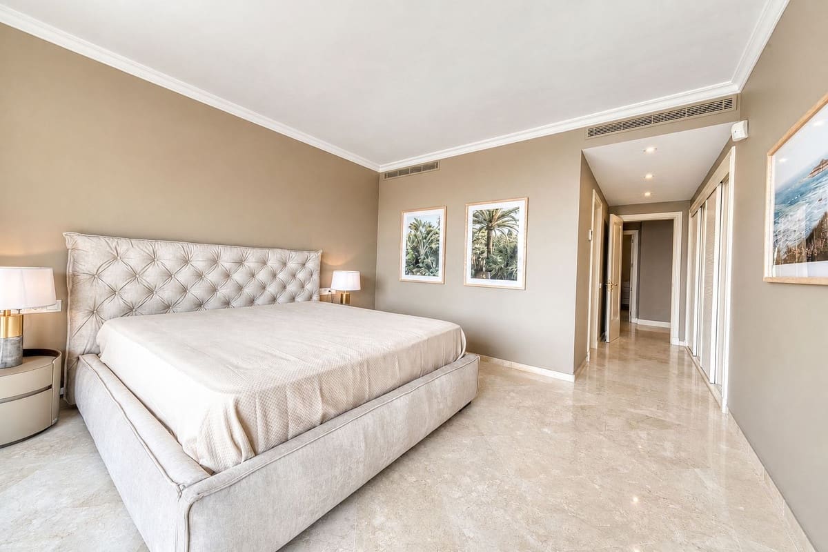 2 sovrum Lägenhet till salu i Estepona med pool garage - 2 485 000 € (Ref: 9985913)