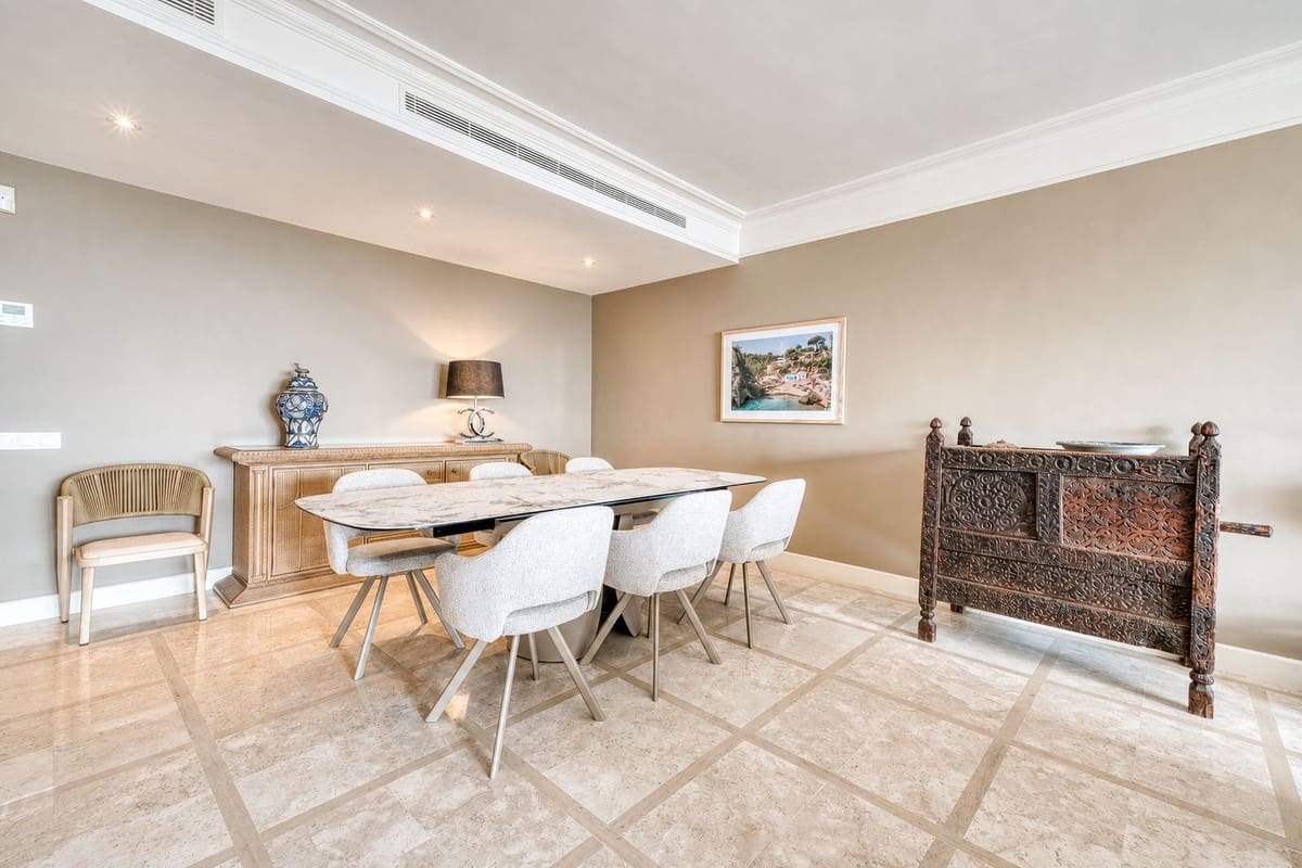 2 sovrum Lägenhet till salu i Estepona med pool garage - 2 485 000 € (Ref: 9985913)