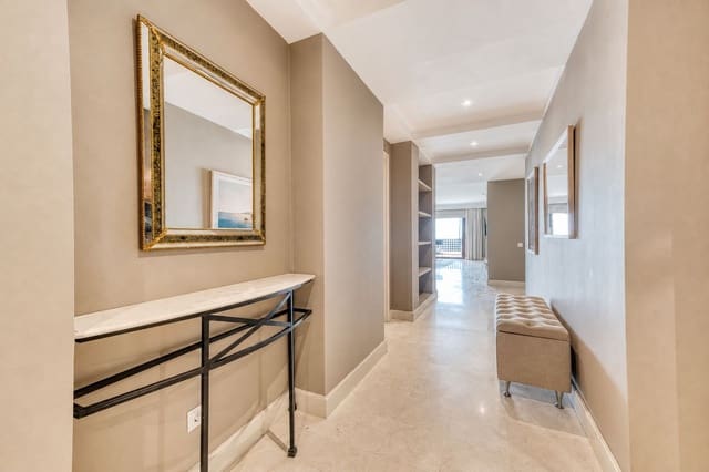 Apartamento de 2 habitaciones en Cancelada, Estepona en venta con piscina garaje - 2.485.000 € (Ref: 9985913)