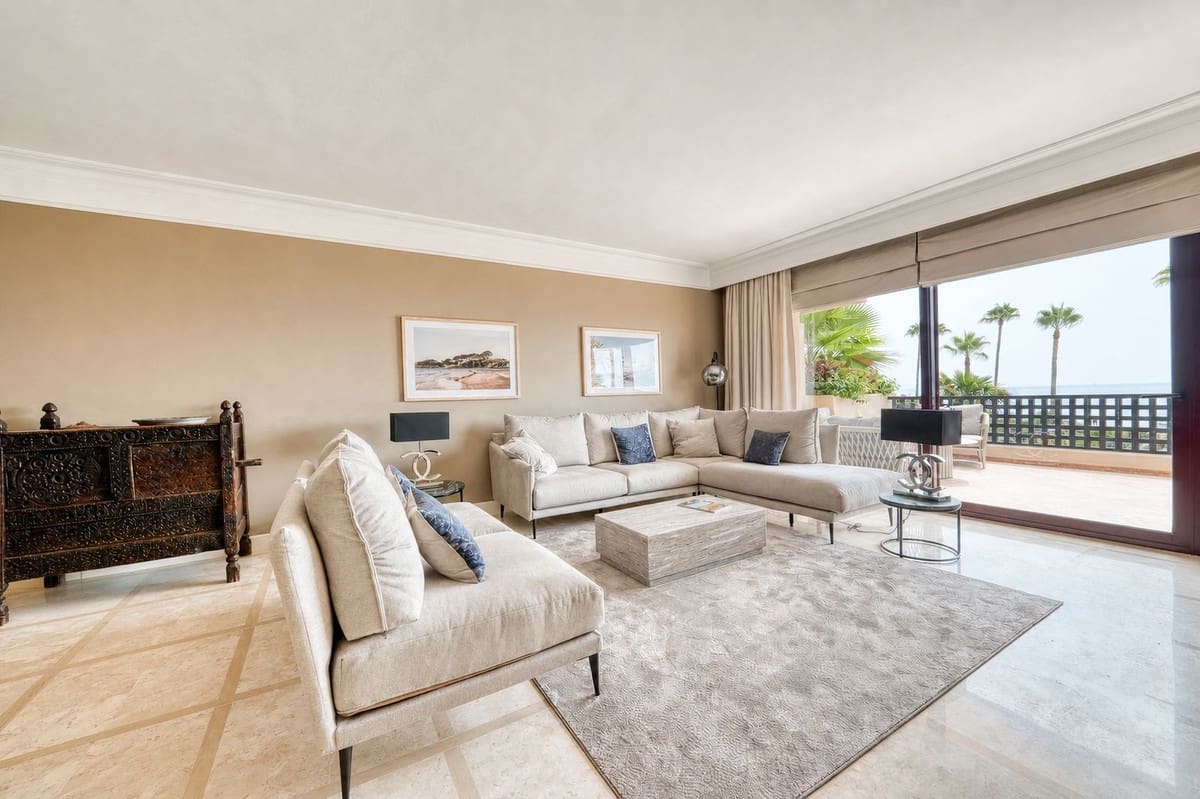 2 sovrum Lägenhet till salu i Estepona med pool garage - 2 485 000 € (Ref: 9985913)