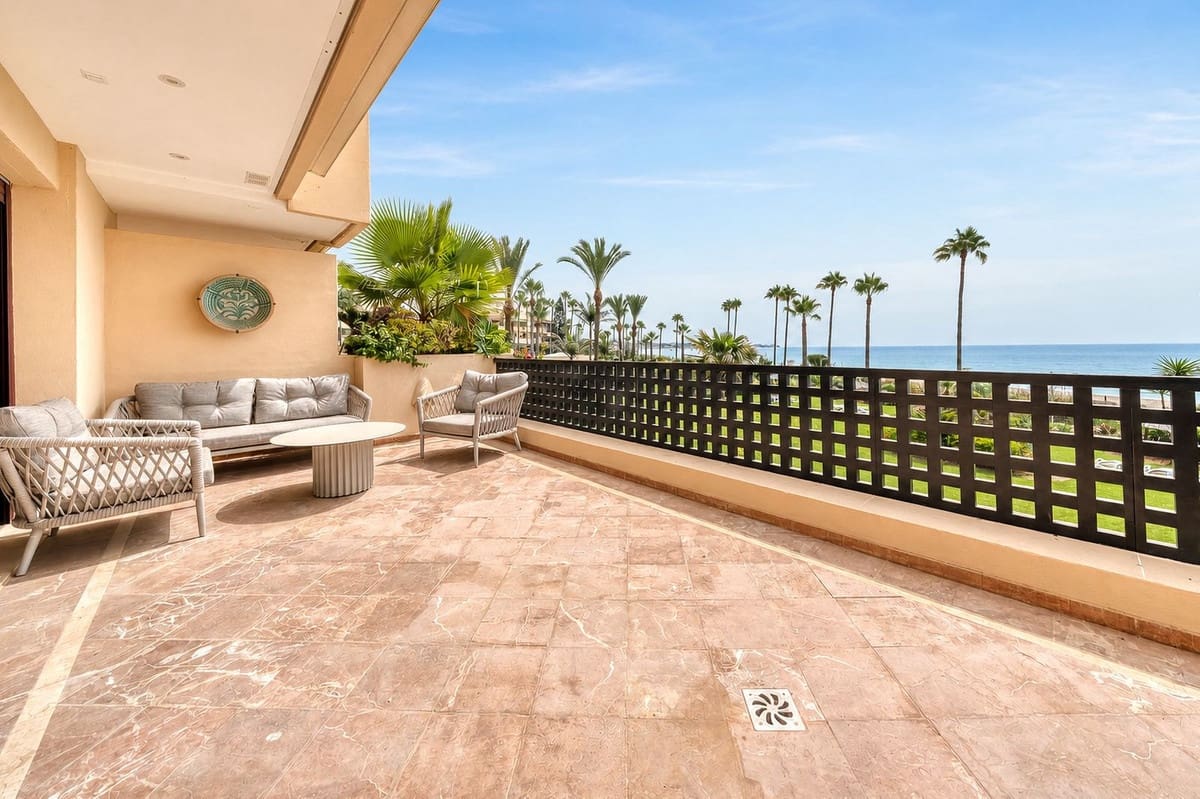 2 sovrum Lägenhet till salu i Estepona med pool garage - 2 485 000 € (Ref: 9985913)