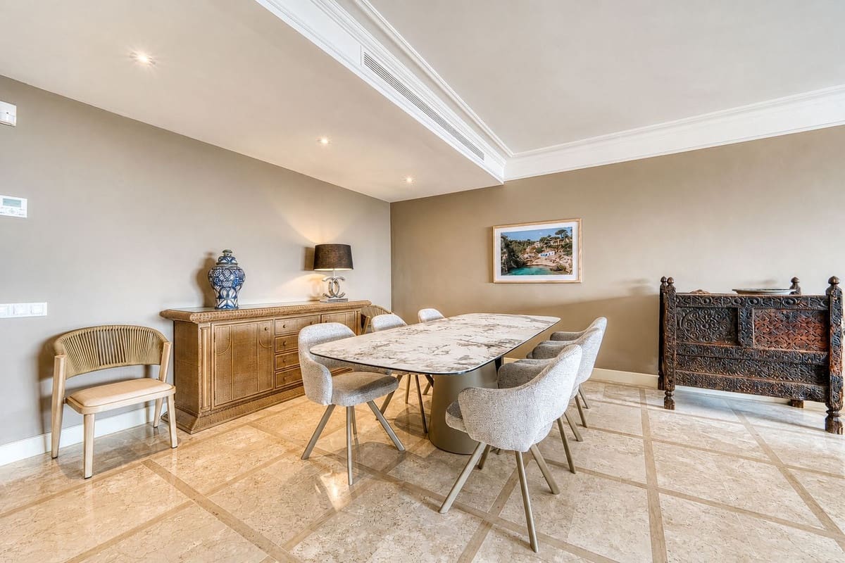 2 sovrum Lägenhet till salu i Estepona med pool garage - 2 485 000 € (Ref: 9985913)