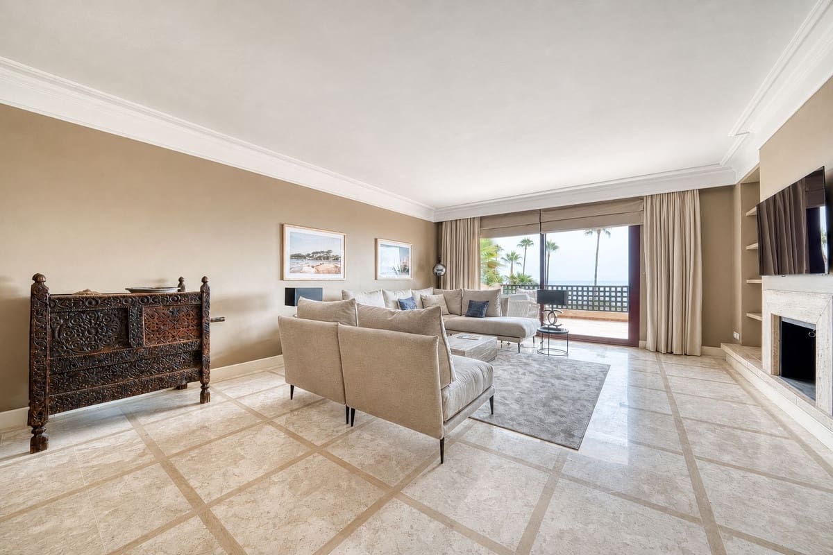 2 sovrum Lägenhet till salu i Estepona med pool garage - 2 485 000 € (Ref: 9985913)