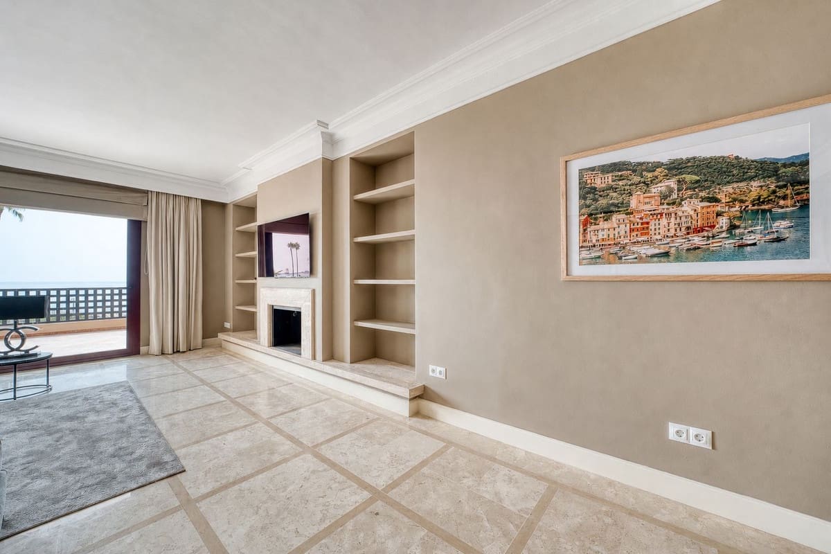 2 sovrum Lägenhet till salu i Estepona med pool garage - 2 485 000 € (Ref: 9985913)