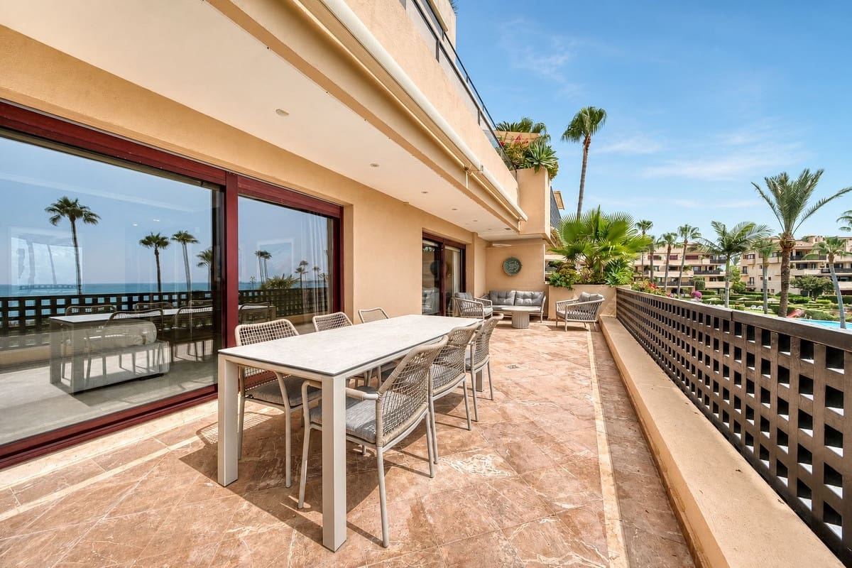 2 sovrum Lägenhet till salu i Estepona med pool garage - 2 485 000 € (Ref: 9985913)