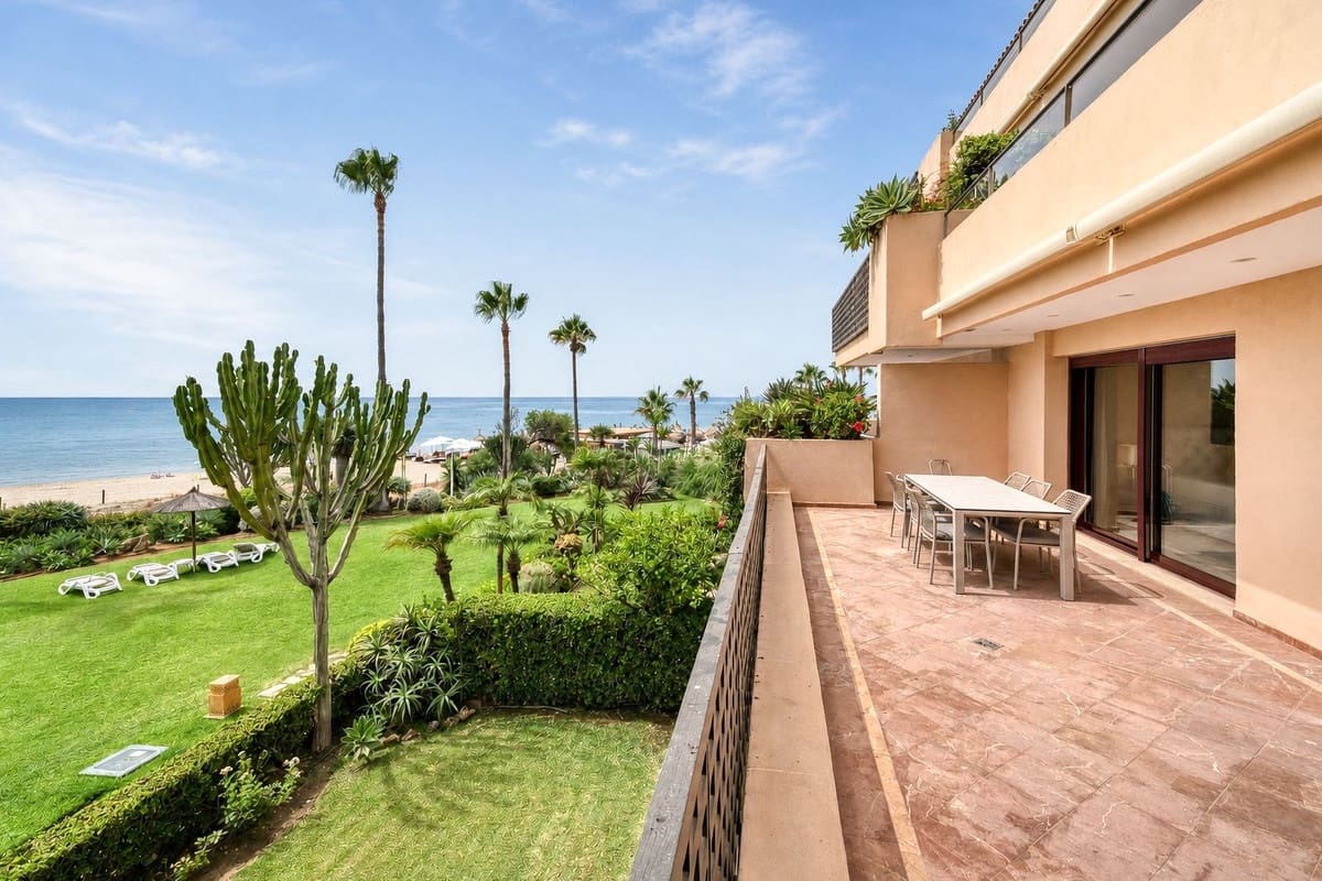 2 sovrum Lägenhet till salu i Estepona med pool garage - 2 485 000 € (Ref: 9985913)