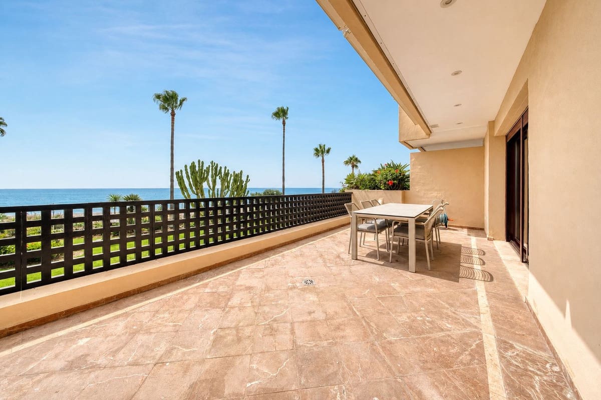2 sovrum Lägenhet till salu i Estepona med pool garage - 2 485 000 € (Ref: 9985913)