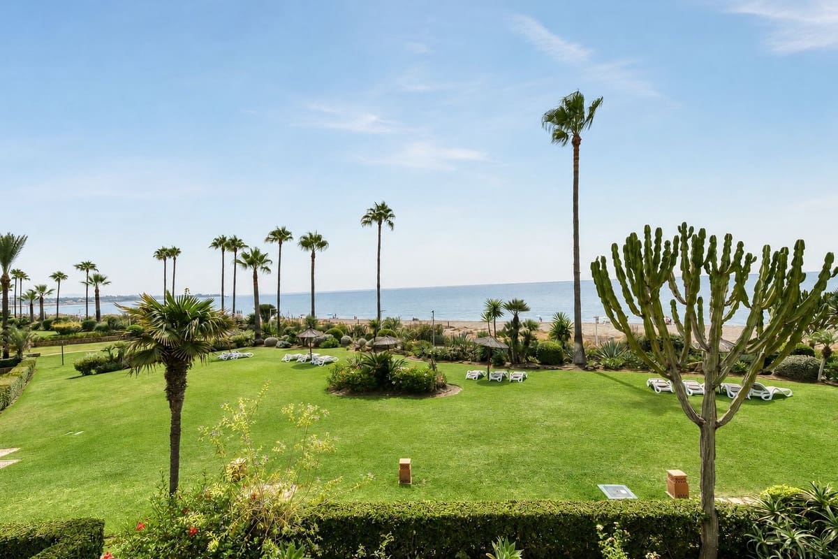 2 sovrum Lägenhet till salu i Estepona med pool garage - 2 485 000 € (Ref: 9985913)