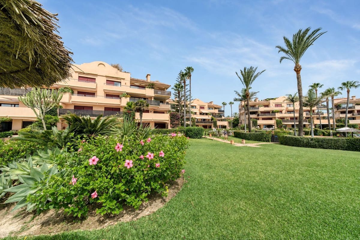 2 sovrum Lägenhet till salu i Estepona med pool garage - 2 485 000 € (Ref: 9985913)