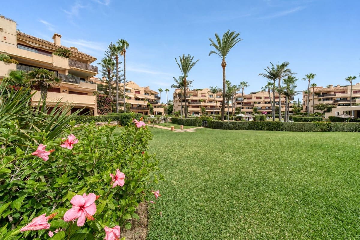 2 sovrum Lägenhet till salu i Estepona med pool garage - 2 485 000 € (Ref: 9985913)