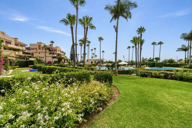 Apartamento de 2 habitaciones en Cancelada, Estepona en venta con piscina garaje - 2.485.000 € (Ref: 9985913)
