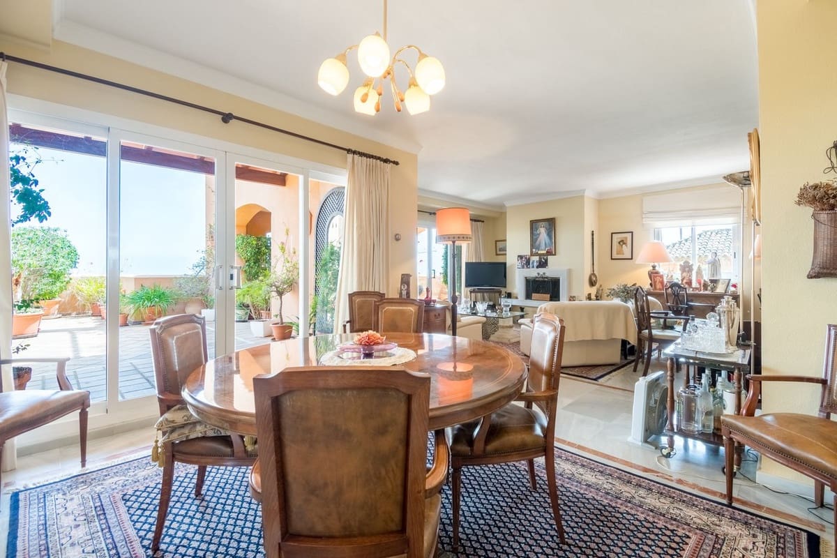 3 slaapkamer Appartement te koop in Nueva Andalucia met zwembad garage - € 1.650.000 (Ref: 9997530)