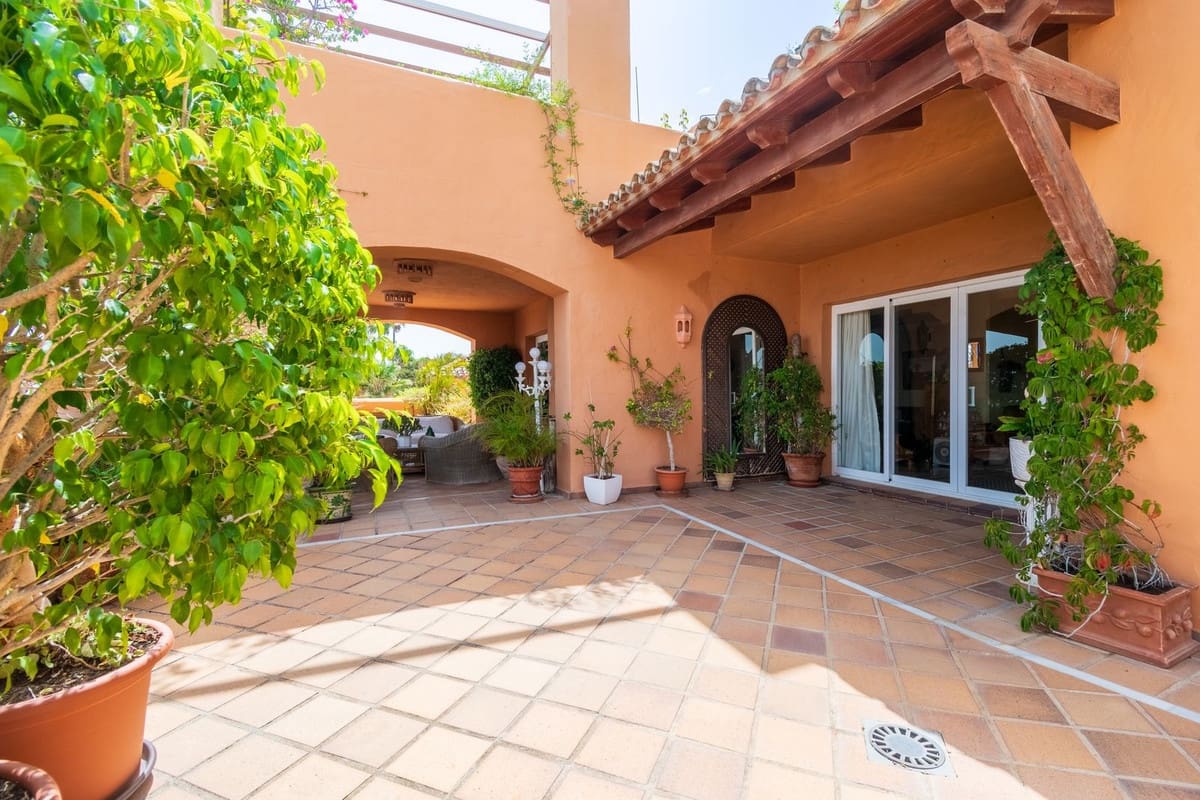 3 slaapkamer Appartement te koop in Nueva Andalucia met zwembad garage - € 1.650.000 (Ref: 9997530)