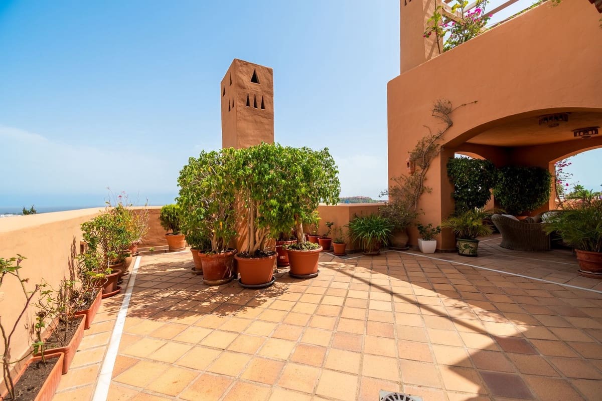 3 slaapkamer Appartement te koop in Nueva Andalucia met zwembad garage - € 1.650.000 (Ref: 9997530)