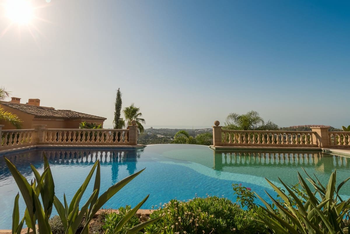 3 slaapkamer Appartement te koop in Nueva Andalucia met zwembad garage - € 1.650.000 (Ref: 9997530)