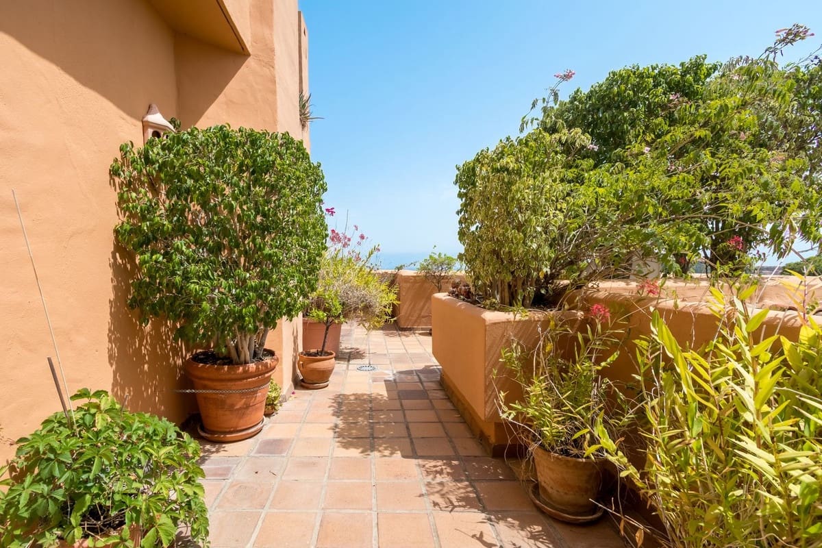3 slaapkamer Appartement te koop in Nueva Andalucia met zwembad garage - € 1.650.000 (Ref: 9997530)