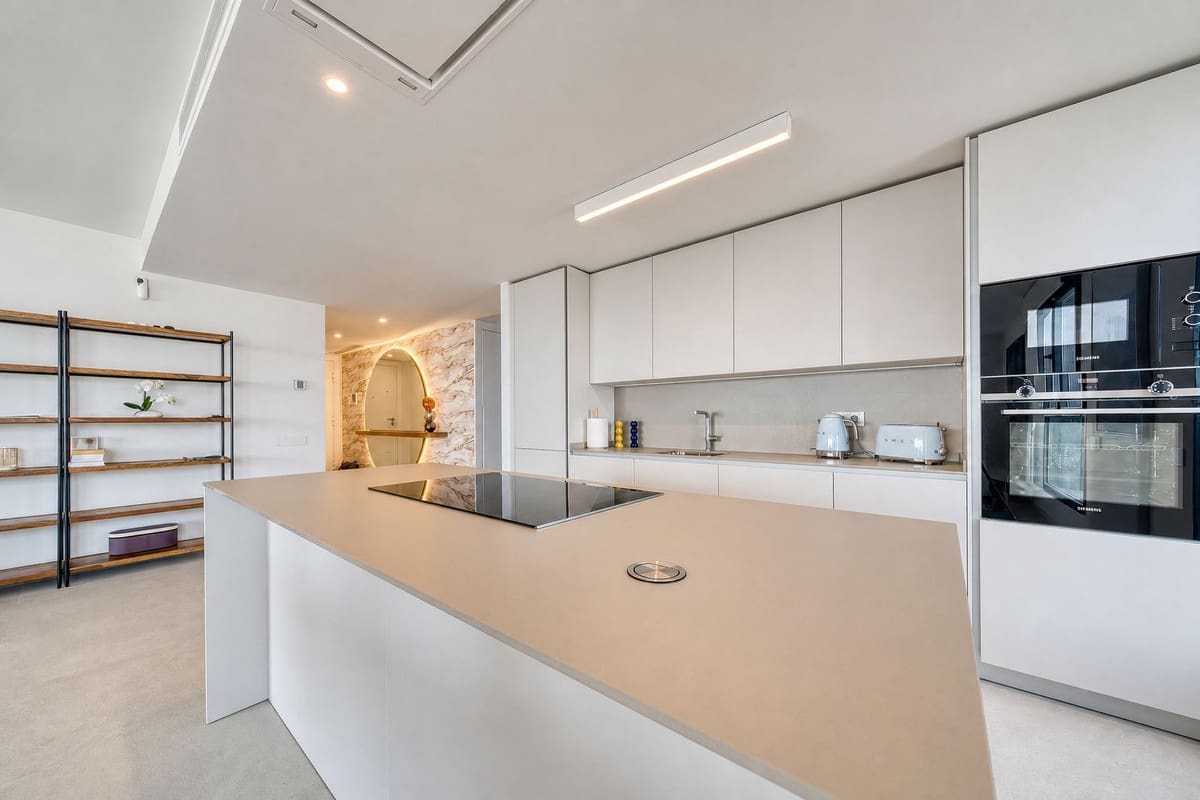 3 bedroom Apartment for sale in Estepona with pool garage - € 990,000 (Ref: 9997883)