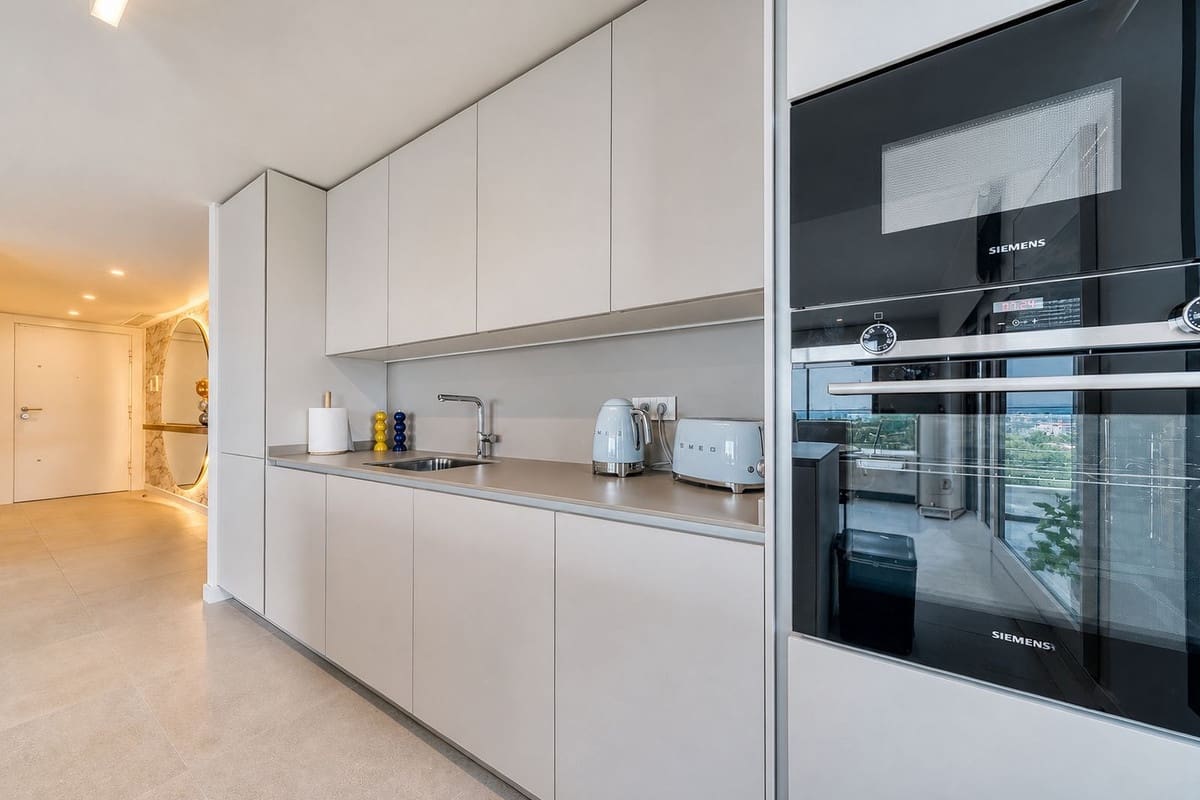 3 bedroom Apartment for sale in Estepona with pool garage - € 990,000 (Ref: 9997883)