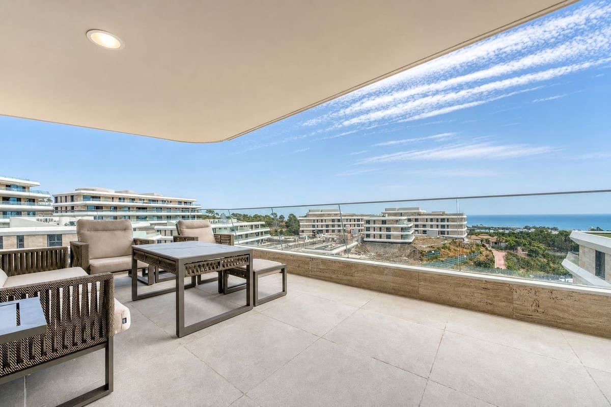 3 bedroom Apartment for sale in Estepona with pool garage - € 990,000 (Ref: 9997883)