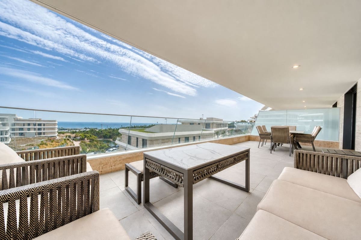 3 bedroom Apartment for sale in Estepona with pool garage - € 990,000 (Ref: 9997883)