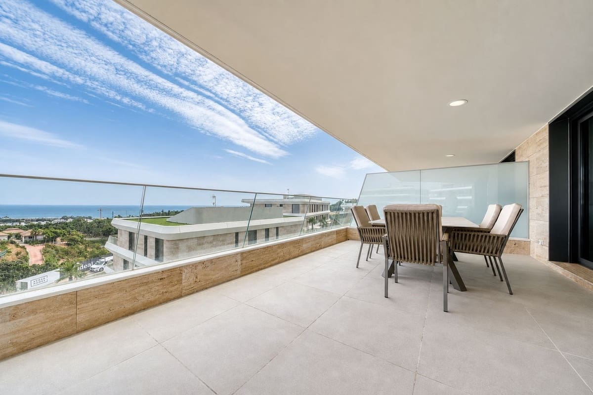 3 bedroom Apartment for sale in Estepona with pool garage - € 990,000 (Ref: 9997883)