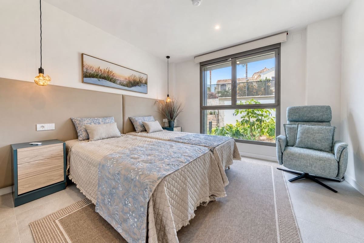 3 bedroom Apartment for sale in Estepona with pool garage - € 990,000 (Ref: 9997883)