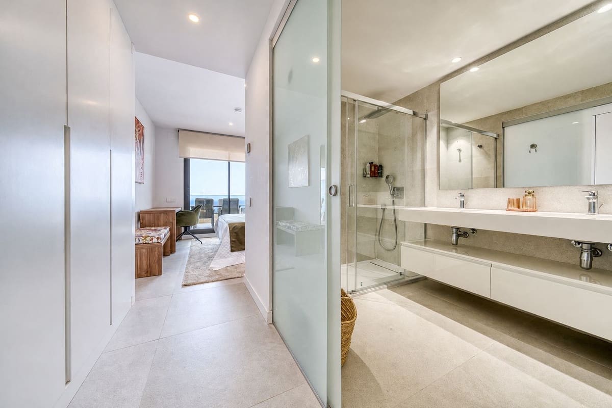 3 bedroom Apartment for sale in Estepona with pool garage - € 990,000 (Ref: 9997883)
