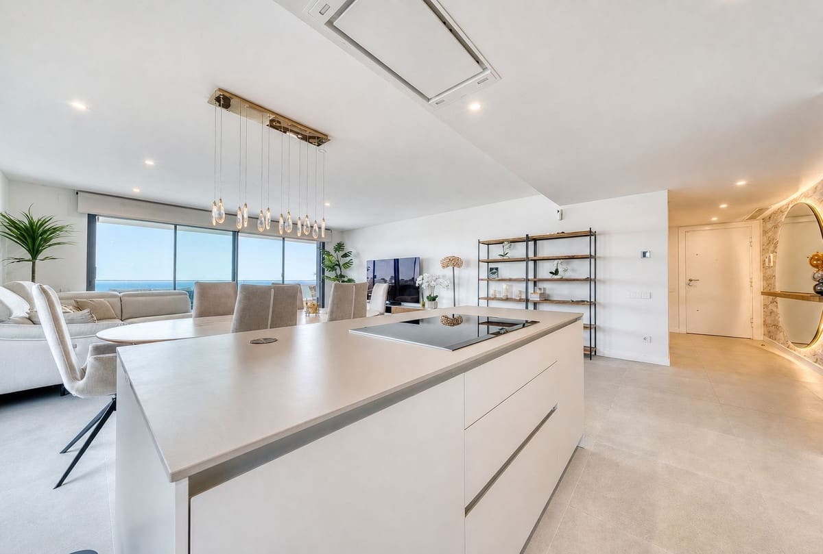 3 bedroom Apartment for sale in Estepona with pool garage - € 990,000 (Ref: 9997883)