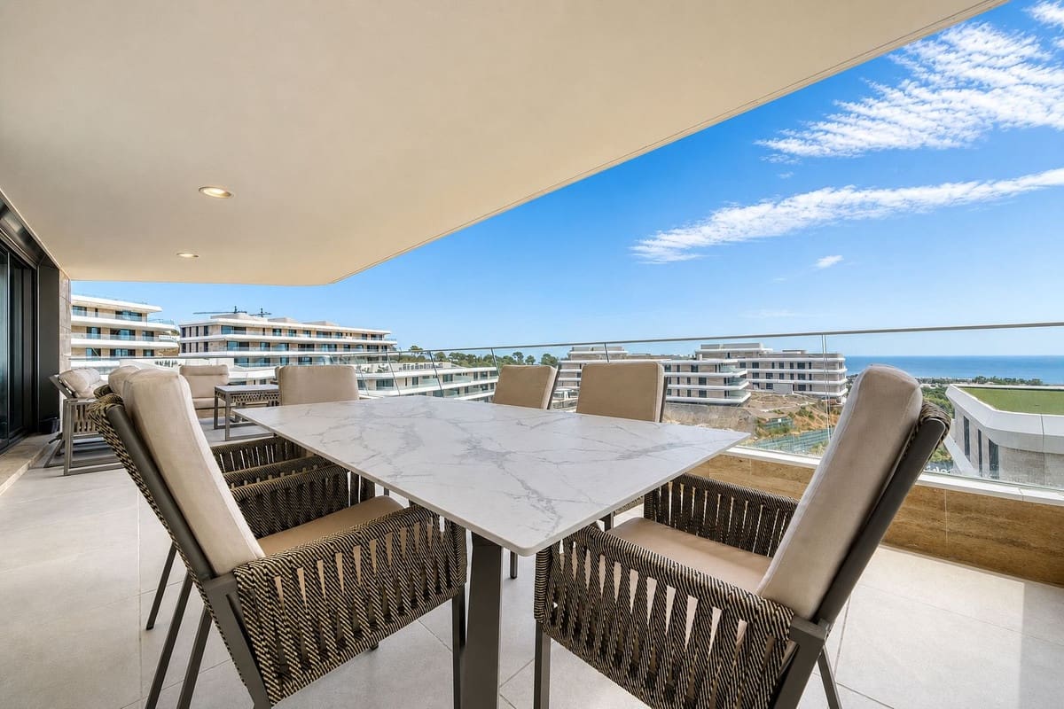3 bedroom Apartment for sale in Estepona with pool garage - € 990,000 (Ref: 9997883)