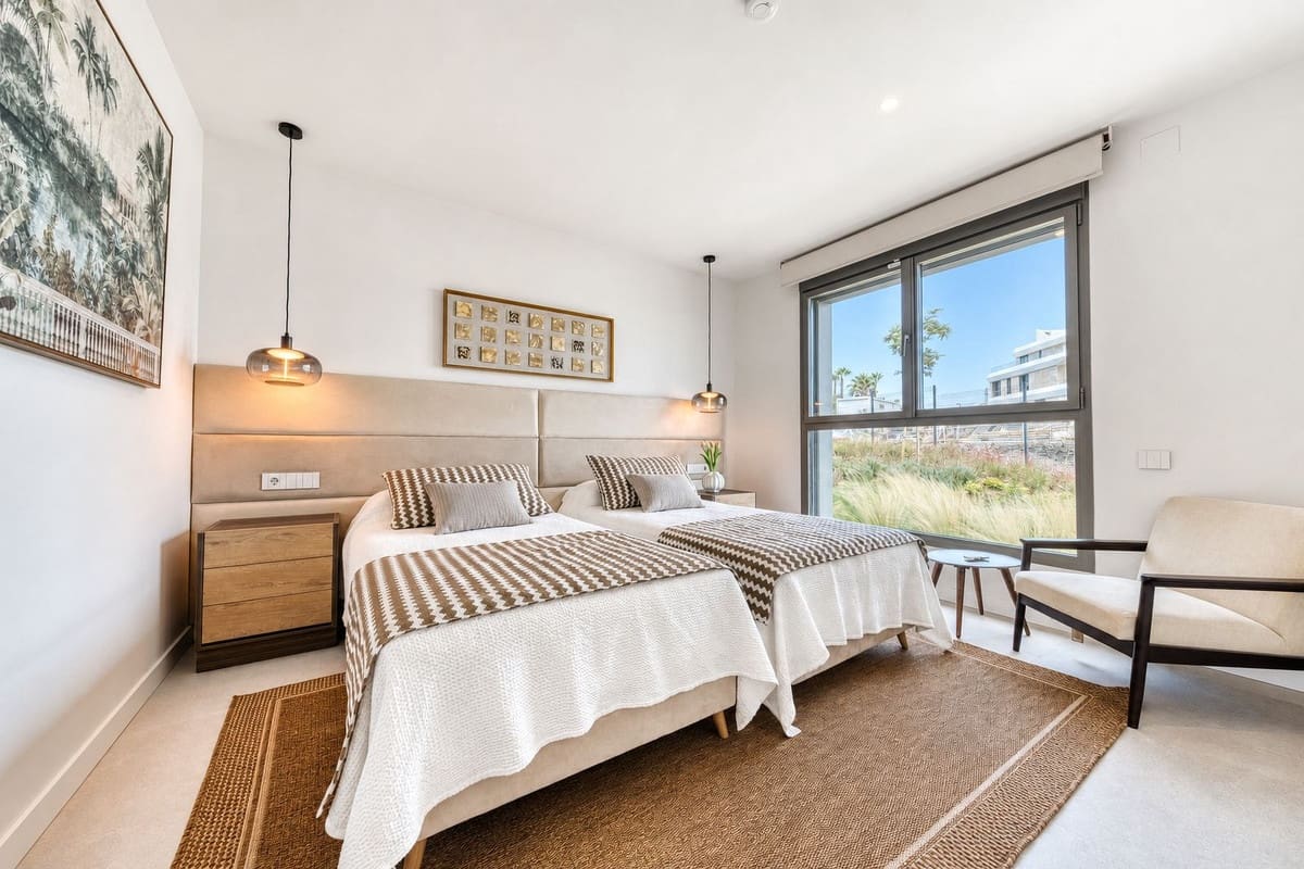 3 bedroom Apartment for sale in Estepona with pool garage - € 990,000 (Ref: 9997883)