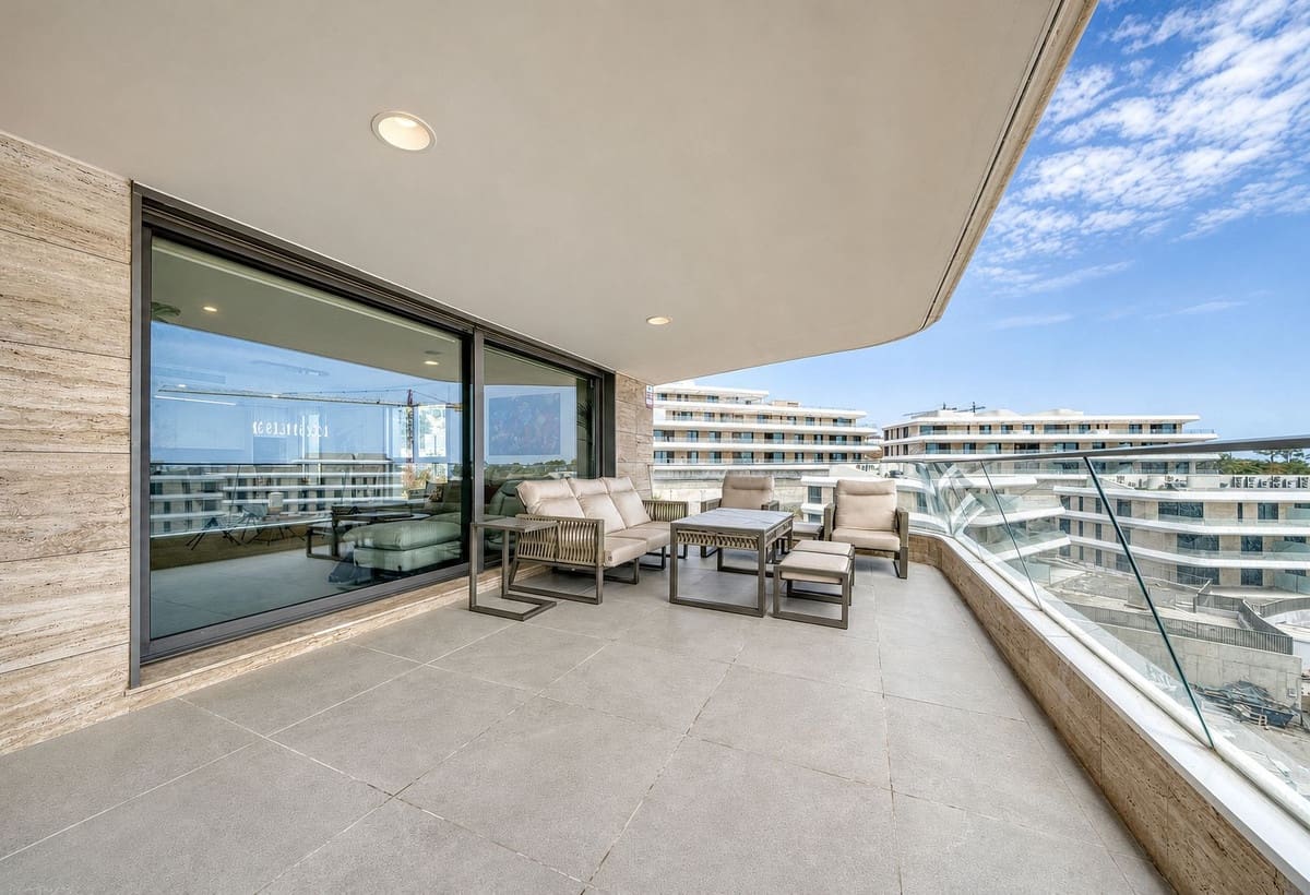 3 bedroom Apartment for sale in Estepona with pool garage - € 990,000 (Ref: 9997883)