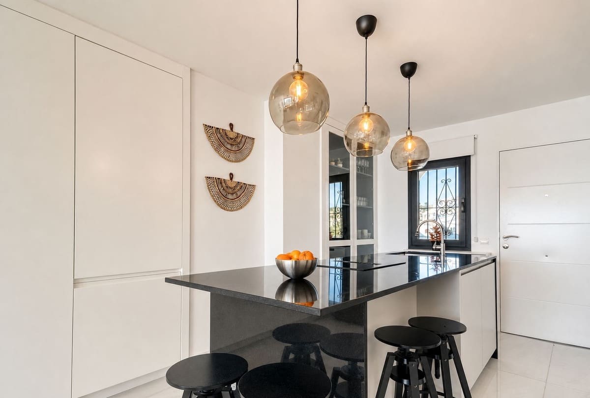 2 soverom Penthouse til salgs i Riviera del Sol med svømmebasseng garasje - € 525 000 (Ref: 9997884)